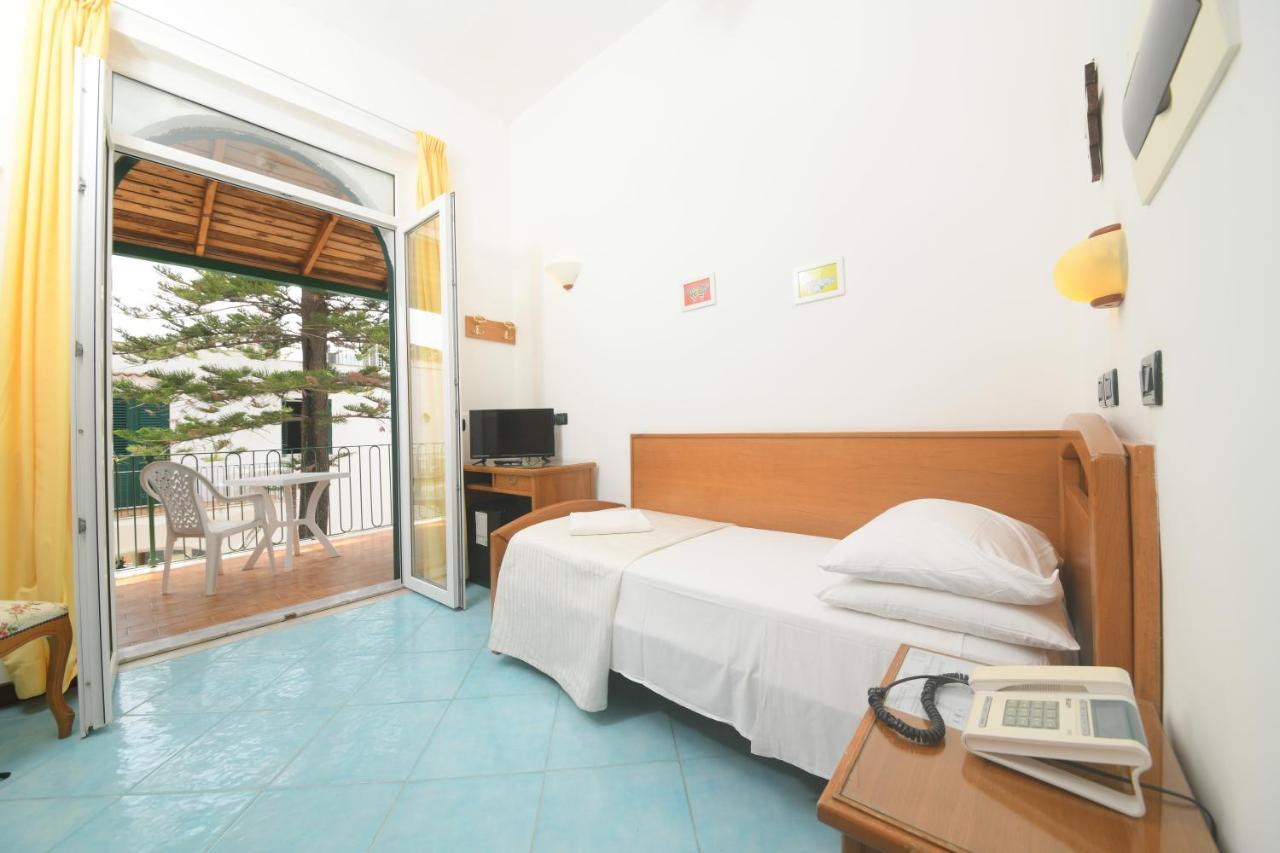 Hotel Pineta Ischia Esterno foto