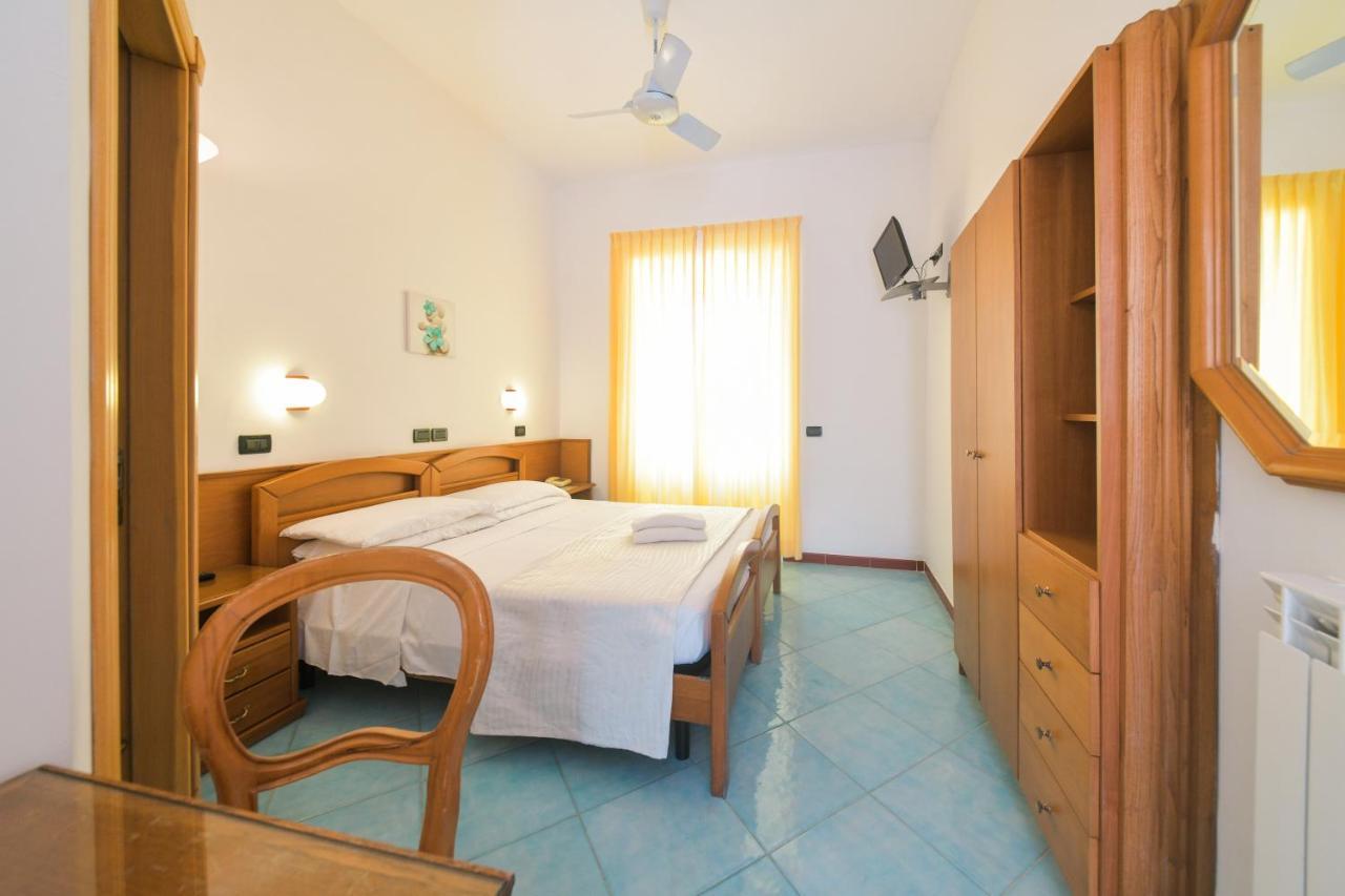 Hotel Pineta Ischia Esterno foto