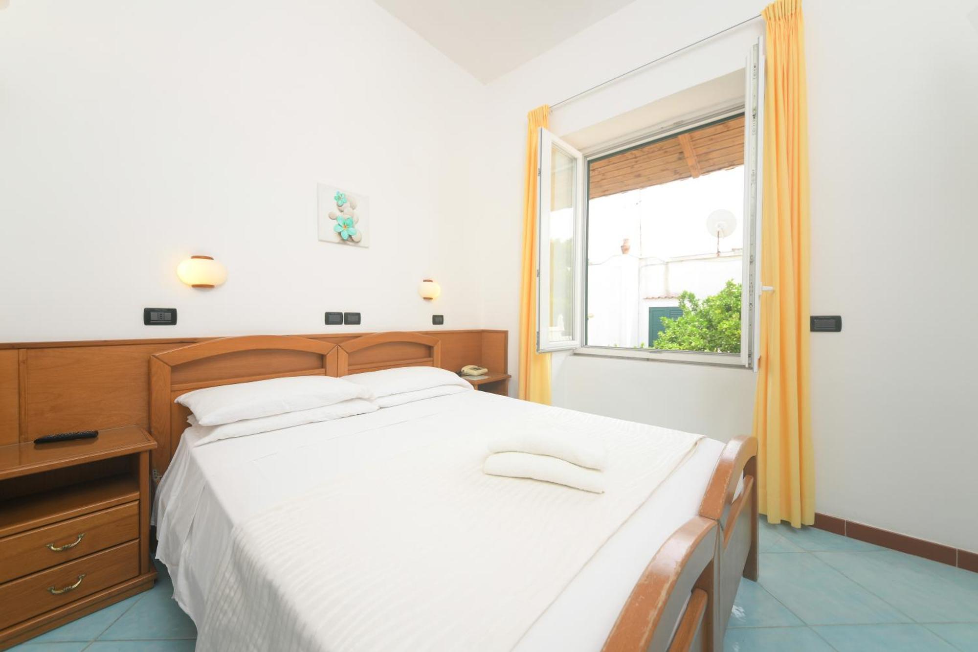 Hotel Pineta Ischia Esterno foto